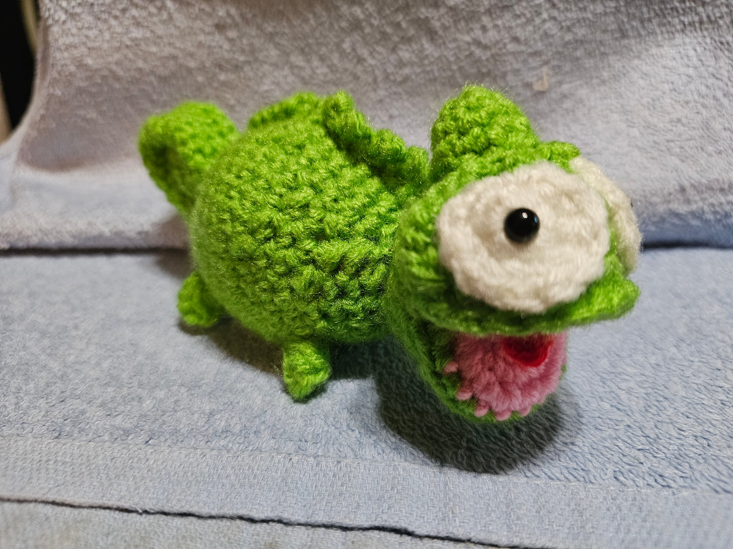 Crochet Chameleon w/open mouth