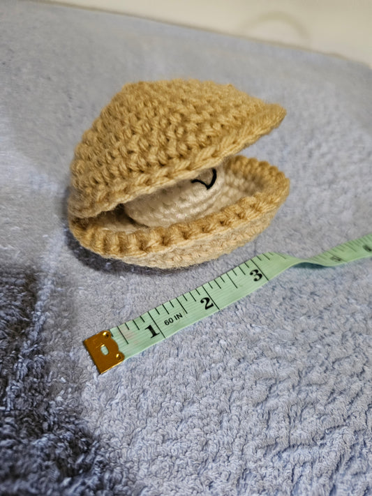 Crochet Pearl Clam